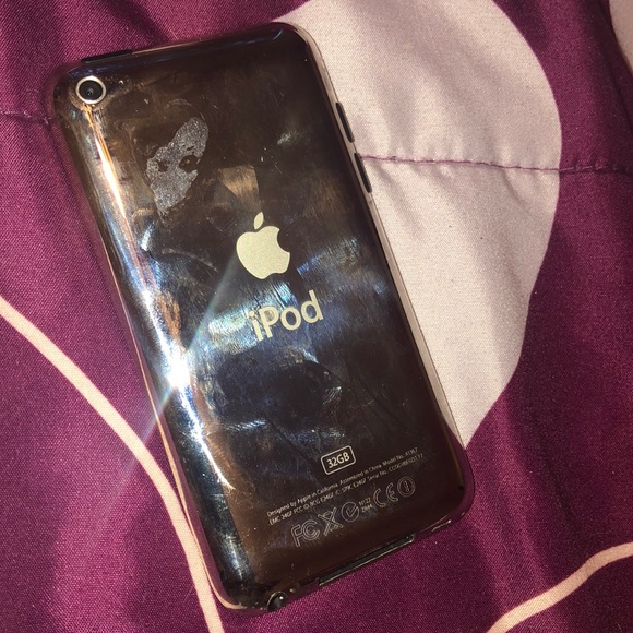 iPod touch 32 GB ——-SOLD—— - Picture 2 of 5